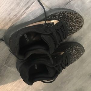 Memory Foam tennis shoes size 7.5- Gold & Black
